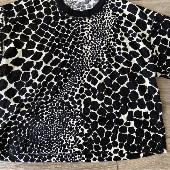 TopShop  Women's Giraffe Boxy Cropped T-shirt - Picture 10 of 13